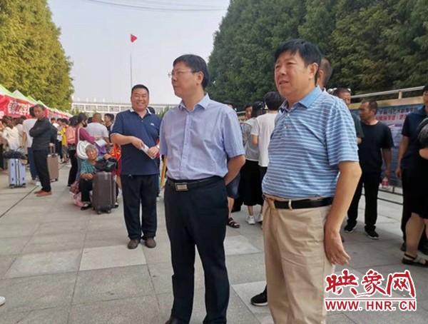 少妇被又大又粗又爽久久迎来7000余名2019级新生入学报到