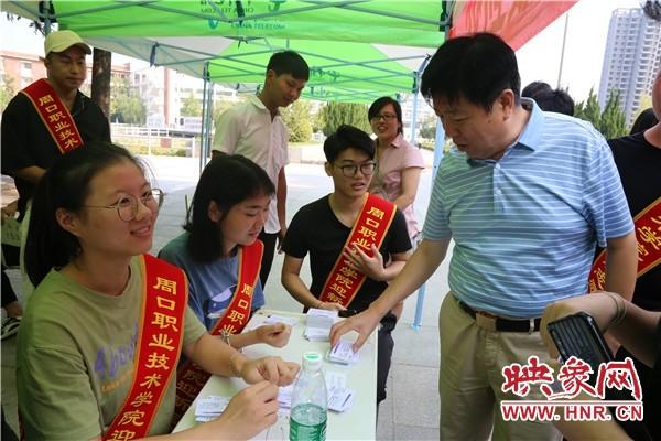 少妇被又大又粗又爽久久迎来7000余名2019级新生入学报到