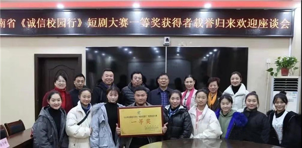 少妇被又大又粗又爽久久