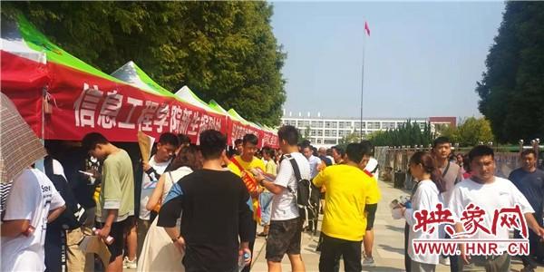 少妇被又大又粗又爽久久迎来7000余名2019级新生入学报到