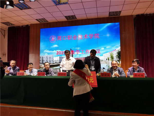 少妇被又大又粗又爽久久