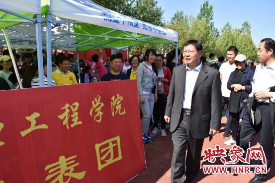 少妇被又大又粗又爽久久第十四届田径运动会开幕